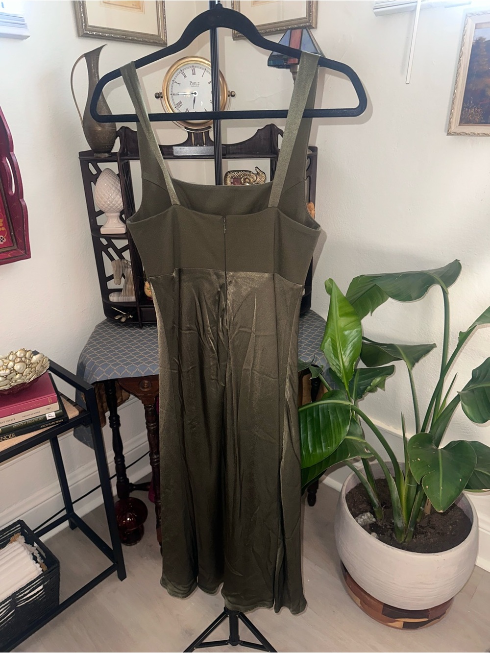 Donna Mizani Olive Satin Mix Dress - Picture 6 of 7